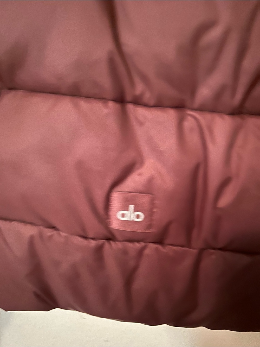 ALO Yoga Women's Maroon Cropped Puffer Jacket - Picture 2 of 7